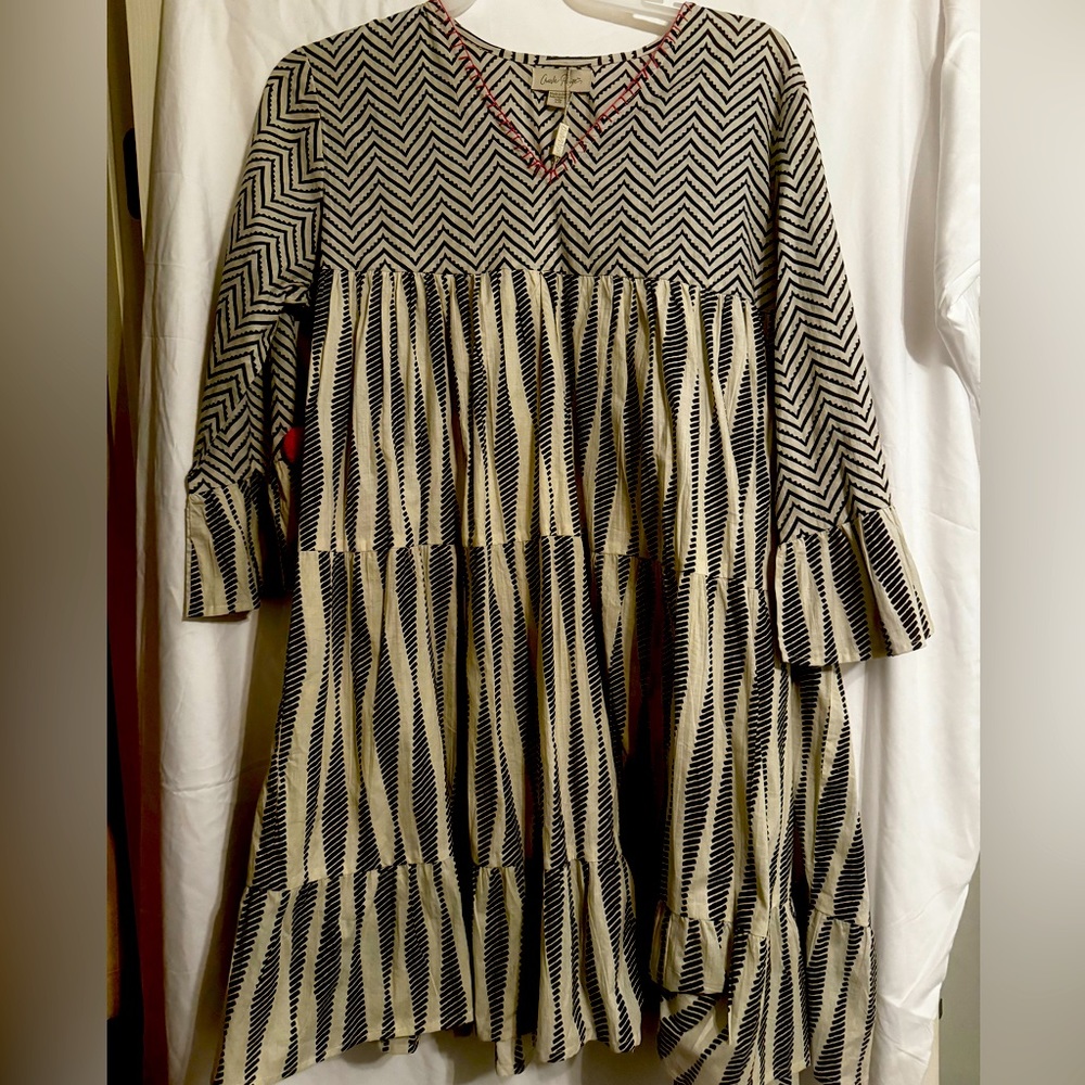 Multi color
3/4 sleeve dress